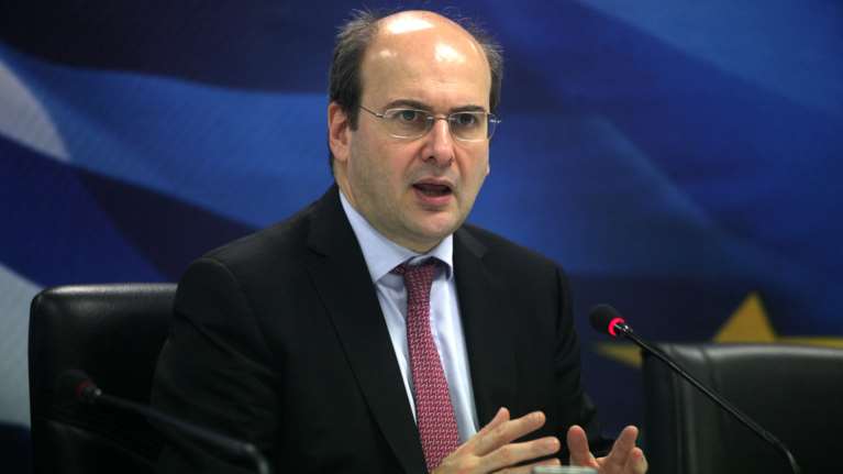 Χατζηδάκης για ΔΕΗ: 2,5 ευρώ το μήνα η επιβάρυνση των νοικοκυριών