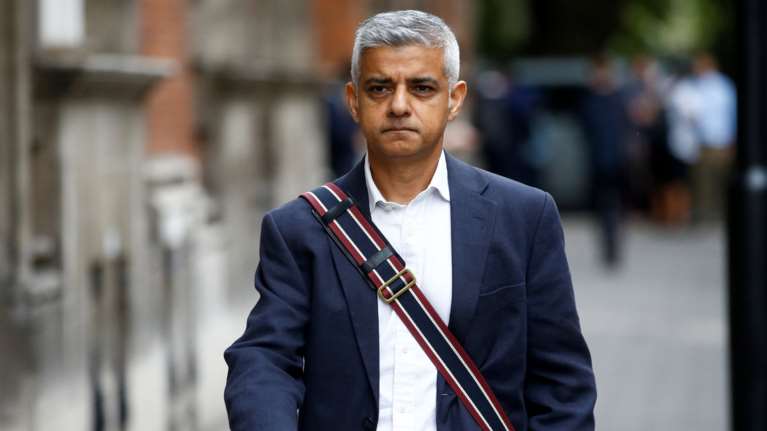 Σαντίκ Καν: Η άνοδος των λαϊκιστών σε όλη την Ευρώπη θυμίζει το 1930