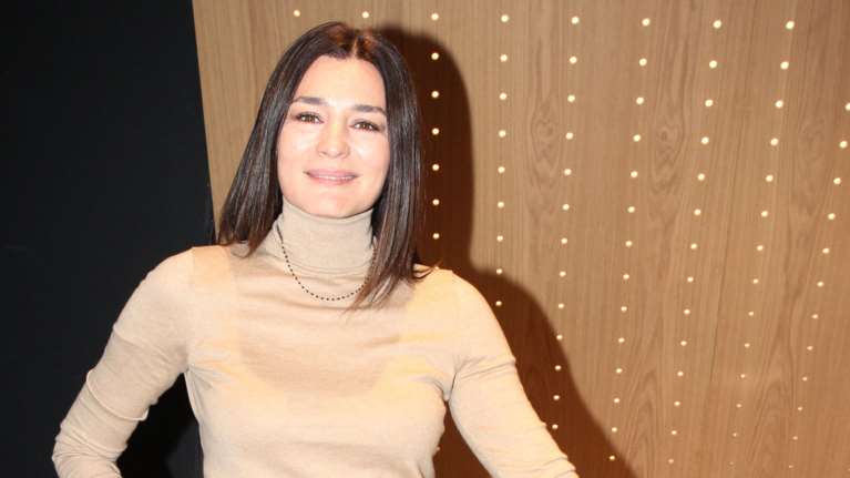 Μαρία Ναυπλιώτου: Άβαφη &amp; πανέμορφη με το μαγιό της πάνω σε μια αιώρα[Φωτο]