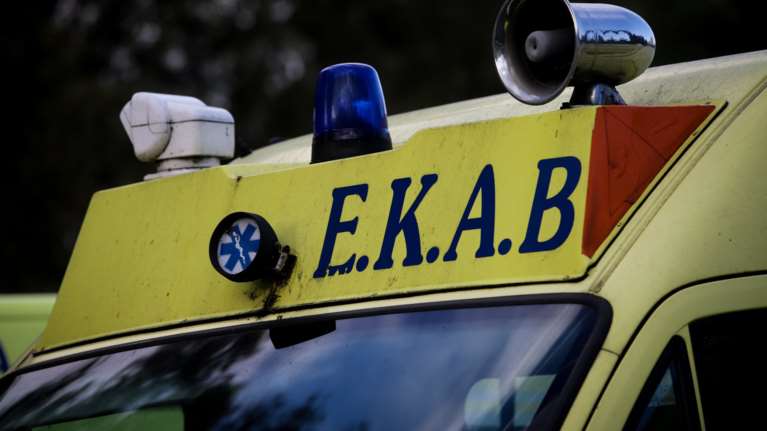 Σαλαμίνα: Κατέρρευσε και πέθανε 47χρονος μηχανικός μέσα σε πλοίο