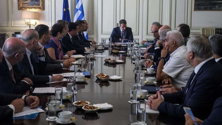 Συνάντηση του πρωθυπουργού με εκπροσώπους κοινωνικών εταίρων