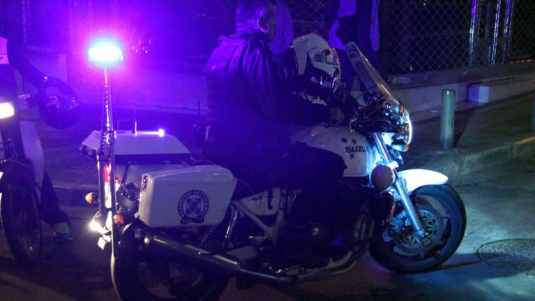 Επίθεση με αεροβόλο δέχθηκε Αφγανός έξω από την ΑΣΟΕΕ