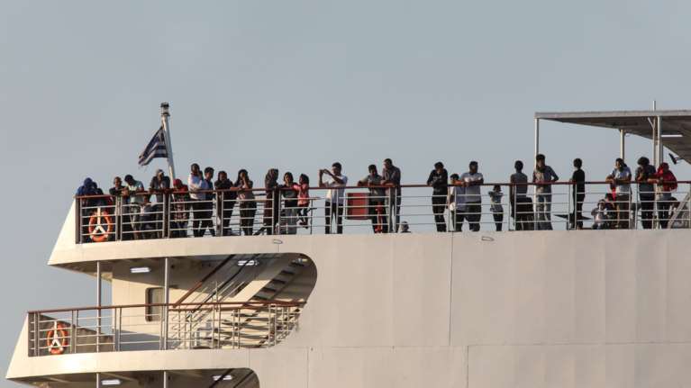 Έφτασε στη Θεσσαλονίκη και το δεύτερο πλοίο με πρόσφυγες