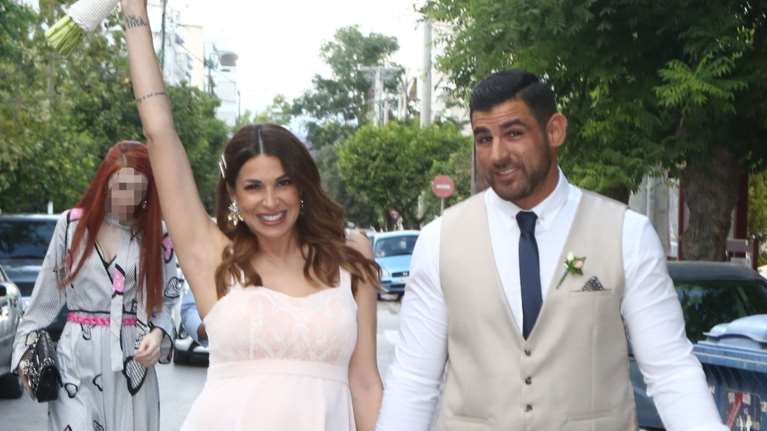 Ελένη Χατζίδου: Για πρώτη φορά αγκαλιά με τη μελαχρινή κόρη της [Εικόνα]