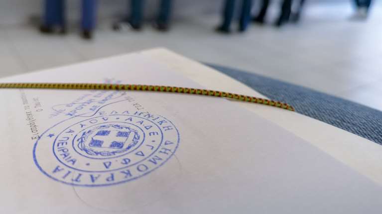 Αυστηροποίηση των ποινών για όσους ασκούν βία εναντίον δημοσίων υπαλλήλων