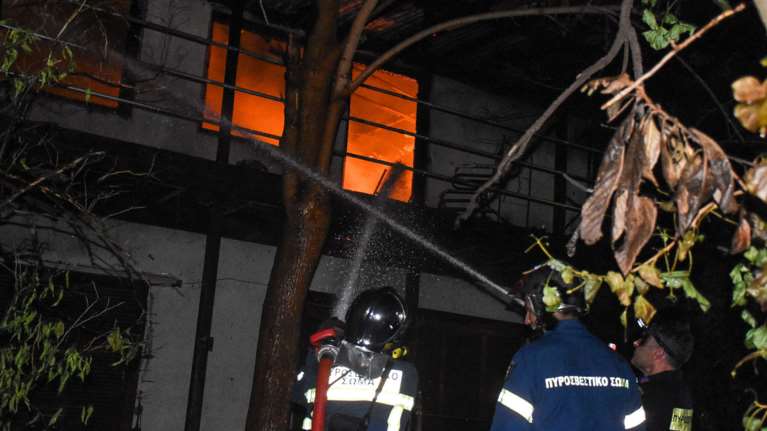 Αργολίδα: Φωτιά σε μονοκατοικία-Απεγκλωβίστηκαν 2 ηλικιωμένοι