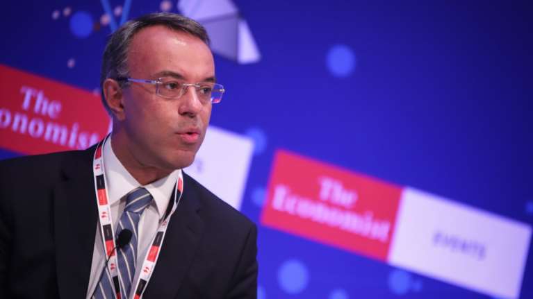 Το σχέδιο της κυβέρνησης για έμμεση μείωση των πλεονασμάτων