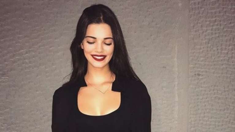 Τζένη Καζάκου: Η πανέμορφη εγγονή της Τζένης Καρέζη έχει σχέση με γνωστό τραγουδιστή [Βίντεο]