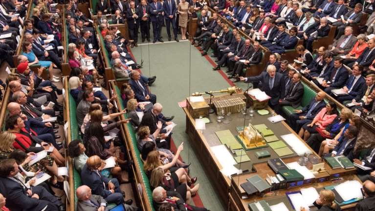 Πρώτο «ναι» της Βουλής στο νόμο για την αναβολή του Brexit