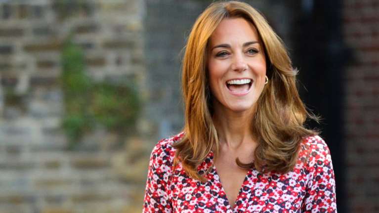 Η αλλαγή της Κέιτ: Οι ξανθές ανταύγειες και το φλοράλ φόρεμα των 215 £