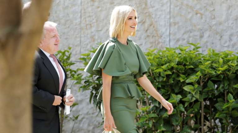 Fashion police: Το απαίσιο φόρεμα της Ιβάνκα Τραμπ «καταζητείται»...