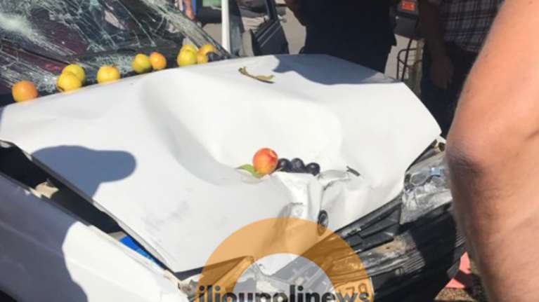 Ηλιούπολη: Αυτοκίνητο «μπούκαρε» σε λαϊκή - 3 τραυματίες