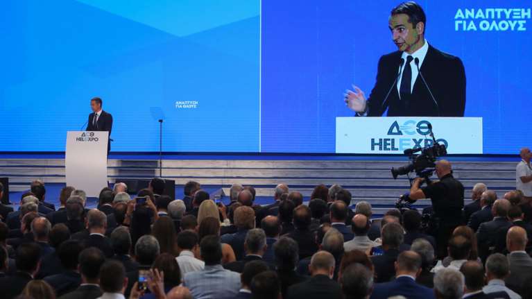 Οι εξαγγελίες Μητσοτάκη, τα πολιτικά μηνύματα και τα «καρφιά»