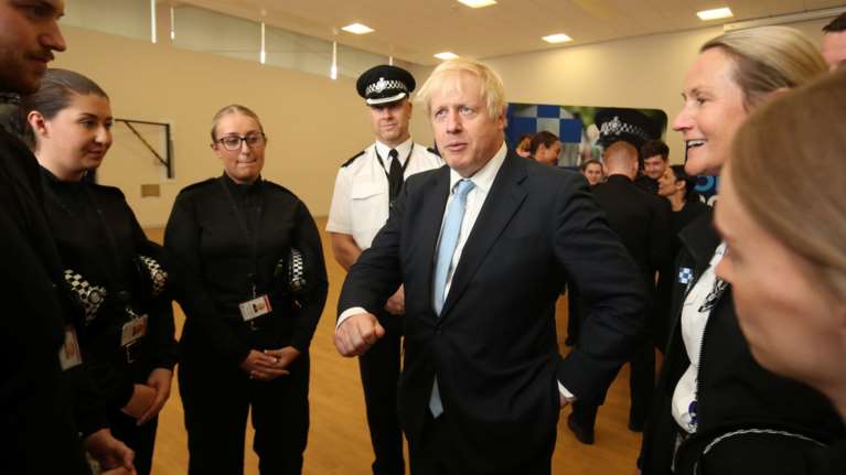 Φυλλορροεί η κυβέρνηση Τζόνσον-Παραιτήθηκε η υπ. Εργασίας