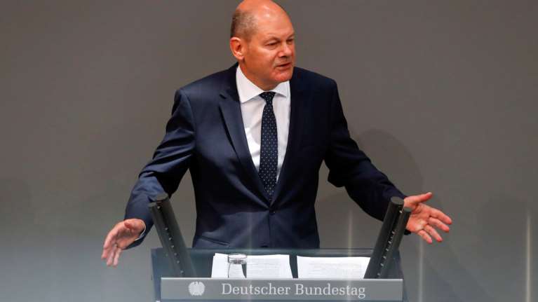 Σολτς: Θα αντιμετωπίσουμε μια κρίση με πολλά δισ ευρώ