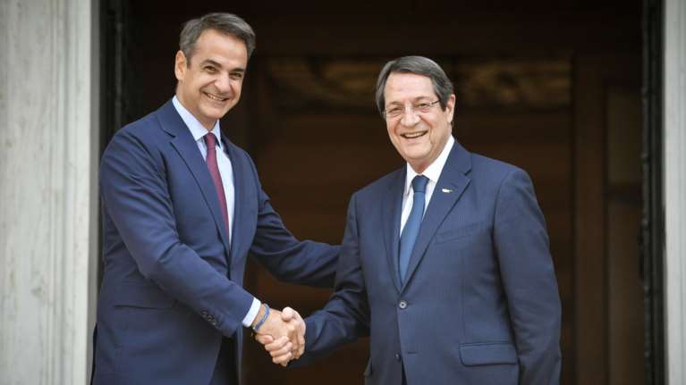 Συνάντηση Μητσοτάκη - Αναστασιάδη για συντονισμό δράσεων