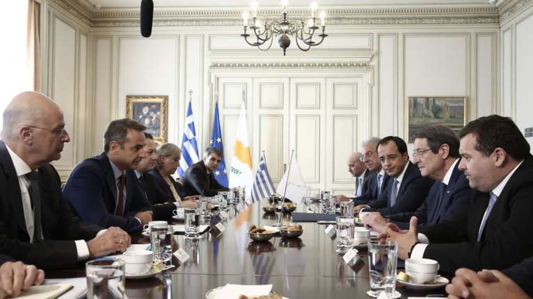 Μητσοτάκης-Αναστασιάδης:Κοινοί χειρισμοί για τουρκικές παράνομες ενέργειες