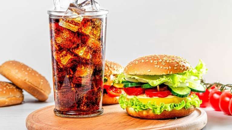 Η κλιματική αλλαγή «χτυπά» την αγορά κρέατος και αναψυκτικών