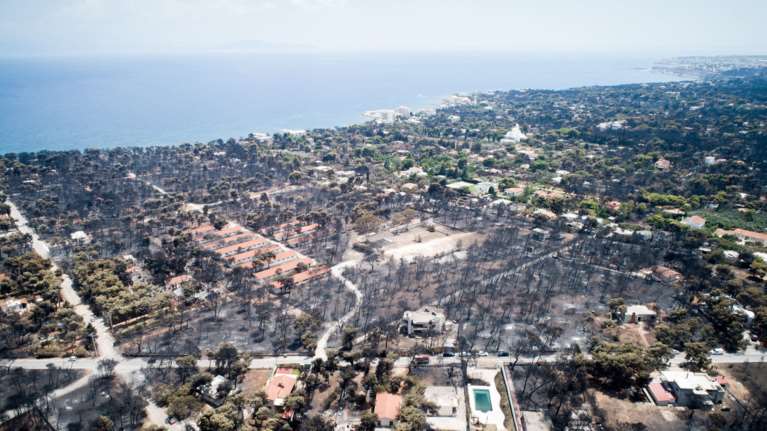 Βουλή: Aιχμές κυβέρνησης - ΣΥΡΙΖΑ για την καταστροφή στο Μάτι