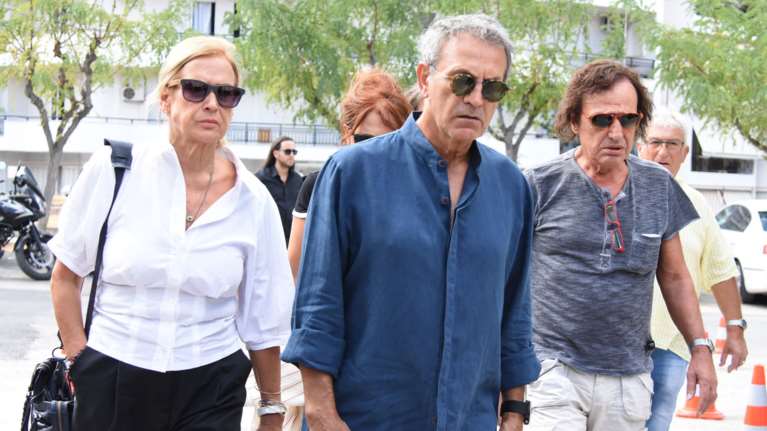 Σύσσωμος ο καλλιτεχνικός κόσμος στο τελευταίο αντίο σε Λαυρέντη Μαχαιρίτσα