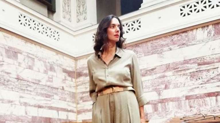 Το μυστικό της Νόνης Δούνια: Δανείζομαι τα ρούχα που φοράω, δεν αγοράζω