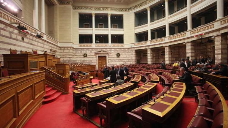 Στη Βουλή δικογραφία για παρεμβάσεις στη διευρεύνηση της υπόθεσης Novartis