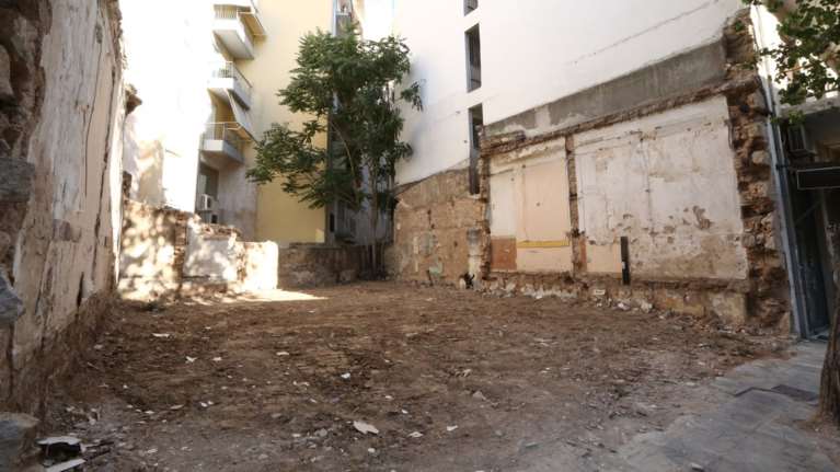Κατεδαφίστηκε μια από τις πιο ιστορικές ταβέρνες της Αθήνας