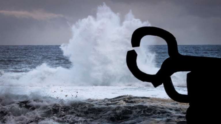 Καιρός-Δευτέρα: Επιμένουν τα μποφόρ, πότε θα εξασθενήσουν