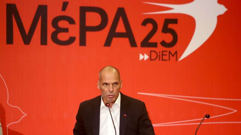 Βαρουφάκης: Mε ποιους θα έβλεπε την ταινία του Γαβρά