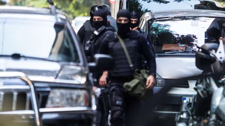 Ληστεία στα Εξάρχεια σε κατάστημα Μπαγκλαντεσιανού