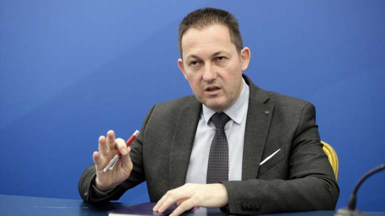 Πέτσας για Τσίπρα: Θα δούμε τα στοιχεία της δικογραφίας