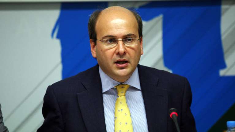 Χατζηδάκης: Κανένας λόγος πανικού από την άνοδο των τιμών πετρελαίου