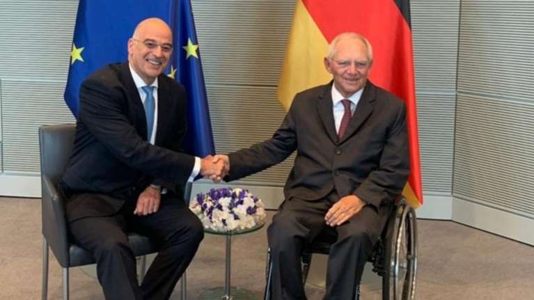 Εφ όλης της ύλης συζήτηση στην συνάντηση Σόιμπλε- Δένδια