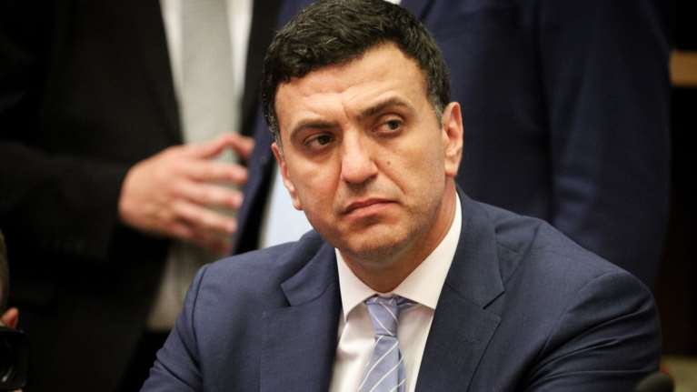 Κικίλιας: Τέλος το κάπνισμα και στις παιδικές χαρές