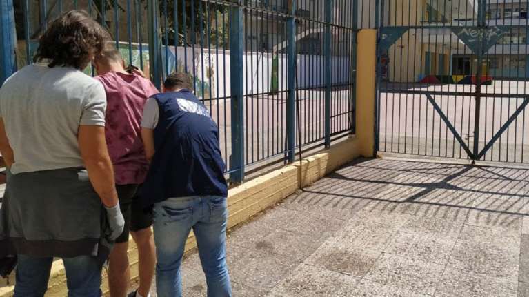 Έρευνες της ΕΛΑΣ για ναρκωτικά στα σχολεία - 24 προσαγωγές