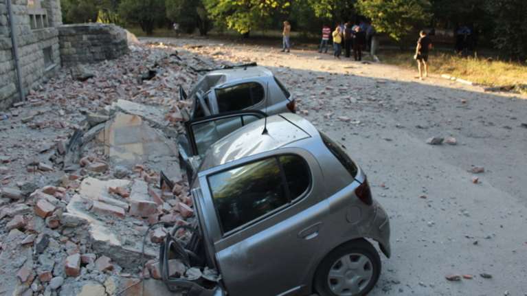 Δεκάδες τραυματίες από τους σεισμούς στην Αλβανία (βίντεο)