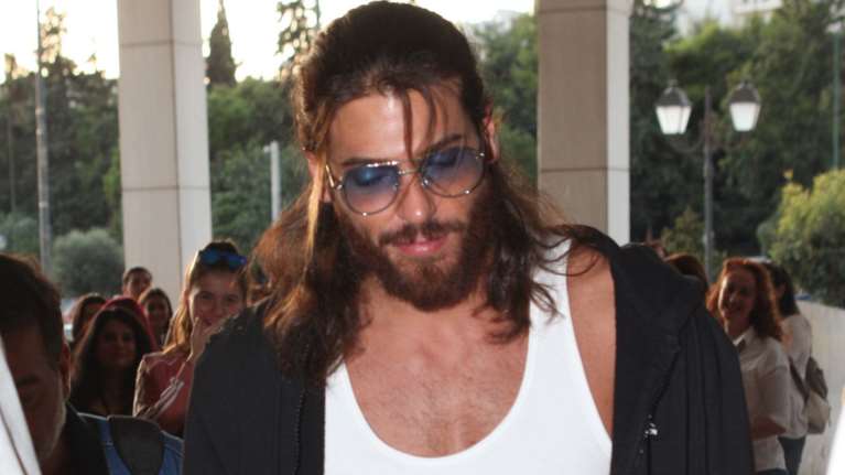 Τζαν Γιαμάν: Ο κούκλος «Φτερωτός Θεός» ήρθε Αθήνα και προκάλεσε πανικό