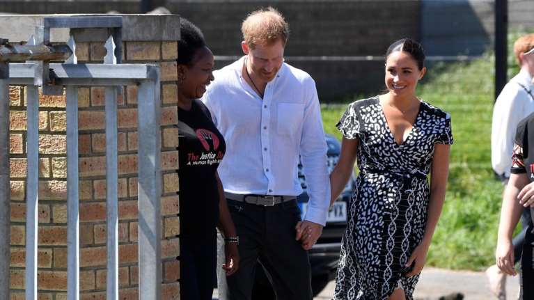 Χέρι - χέρι ο Χάρι και η Μέγκαν στην Αφρική μαζί με τον Άρτσι [Eικόνες]