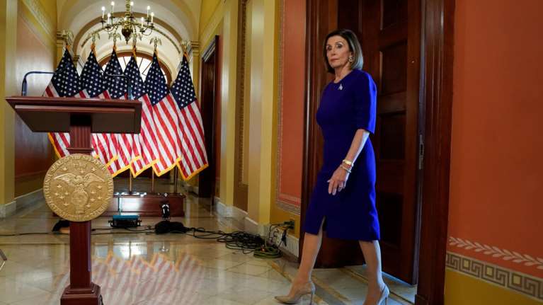 «Φωτιά» στο προεκλογικό σκηνικό από την παραπομπή Τραμπ