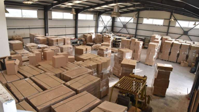 Αποθήκη με μεγάλη ποσότητα λαθραίων καπνικών προϊόντων στην Κηφισιά