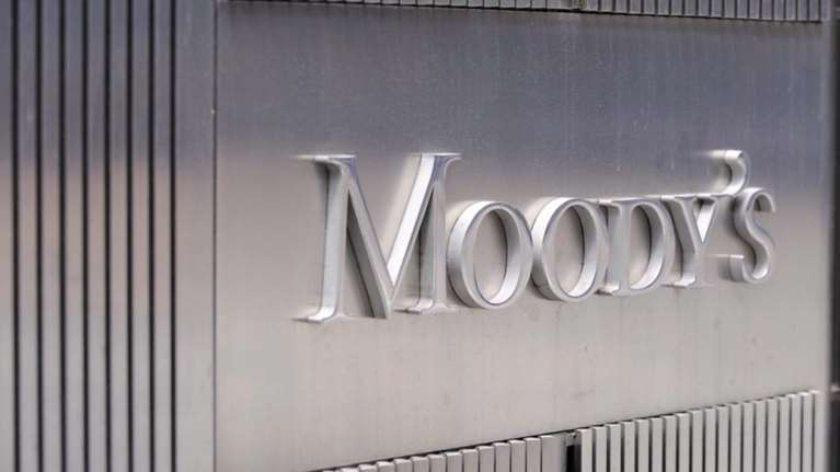 Moody&#39;s για Thomas Cook: Πλήγμα για τις ελληνικές τράπεζες