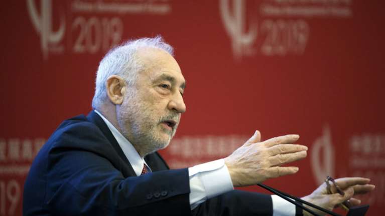 Στίγκλιτς: Δεν βλέπω κρίση, αλλά διαδοχικές πτωχεύσεις