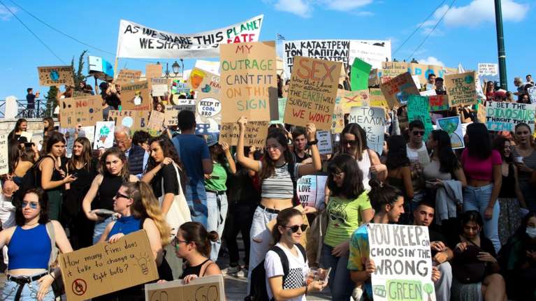 Νέα μαθητική πορεία για τη κλιματική αλλαγή στο Σύνταγμα
