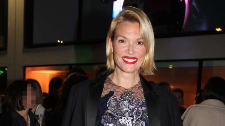 Βίκυ Καγιά: Στα 16 της στο εξώφυλλο του ELLE με σκισμένο τζιν και αρβύλες