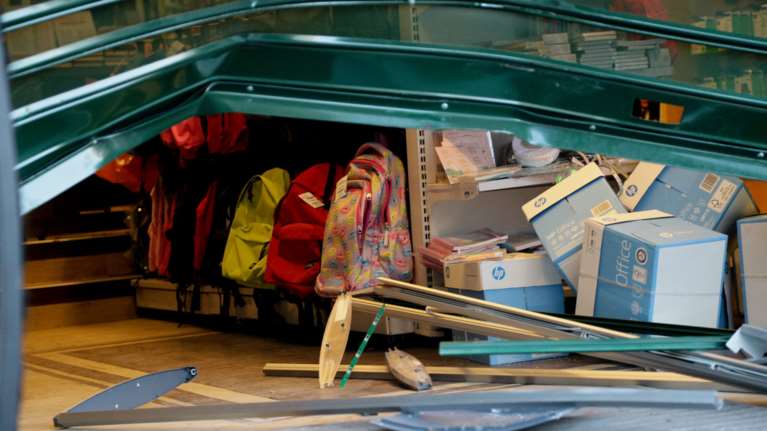 Νέα εισβολή με ΙΧ σε καταστήματα Ν. Φιλαδέλφειας &amp; Ν. Σμύρνης