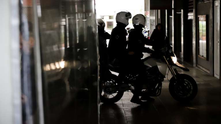 Ληστές με κουκούλες εισέβαλαν σε σπίτι στο Πόρτο Ράφτη