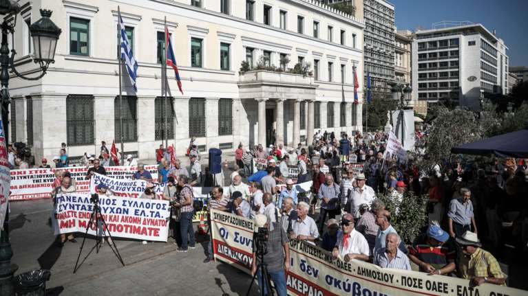 Συγκέντρωση συνταξιούχων στην πλατεία Κοτζιά