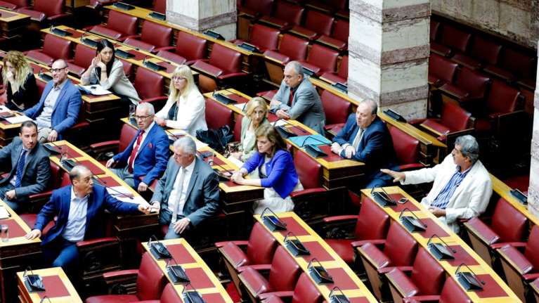 Βουλευτές ΣΥΡΙΖΑ κατά συμφωνίας που υπέγραψαν ως κυβέρνηση