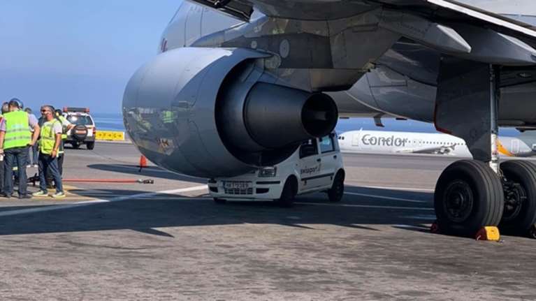 Απίστευτο: Αεροπλάνο τράκαρε με αυτοκίνητο στο Ηράκλειο