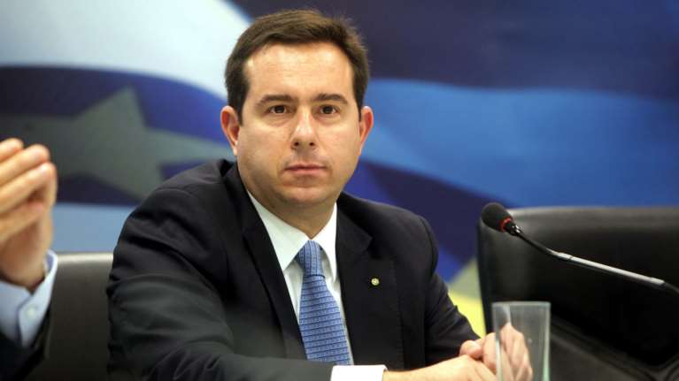 Εγκύκλιος Μηταράκη για τη χορήγηση ΑΜΚΑ σε μετανάστες